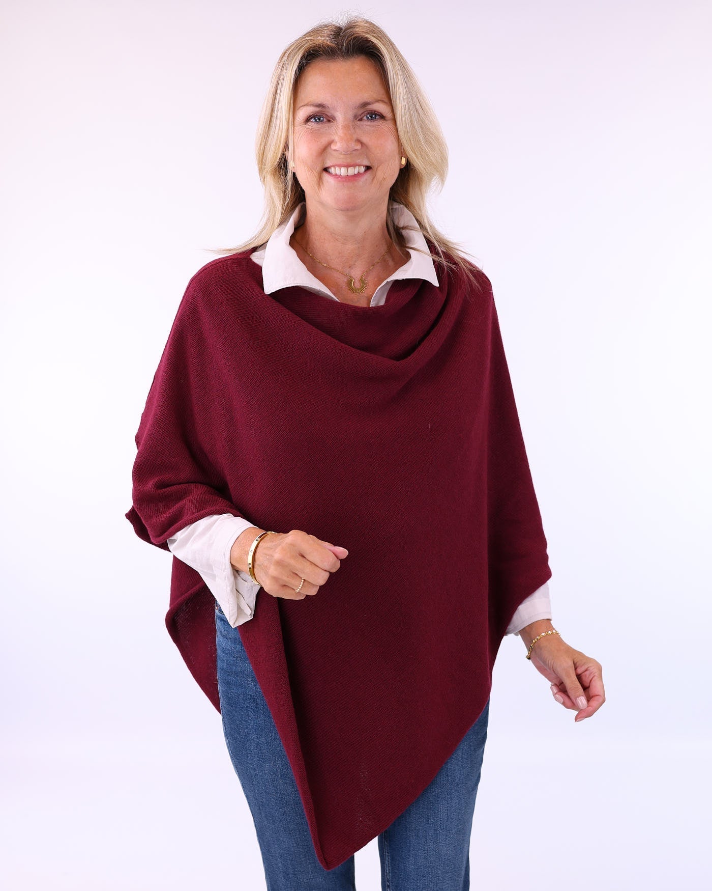Women's cashmere blend poncho in red, made in Italy