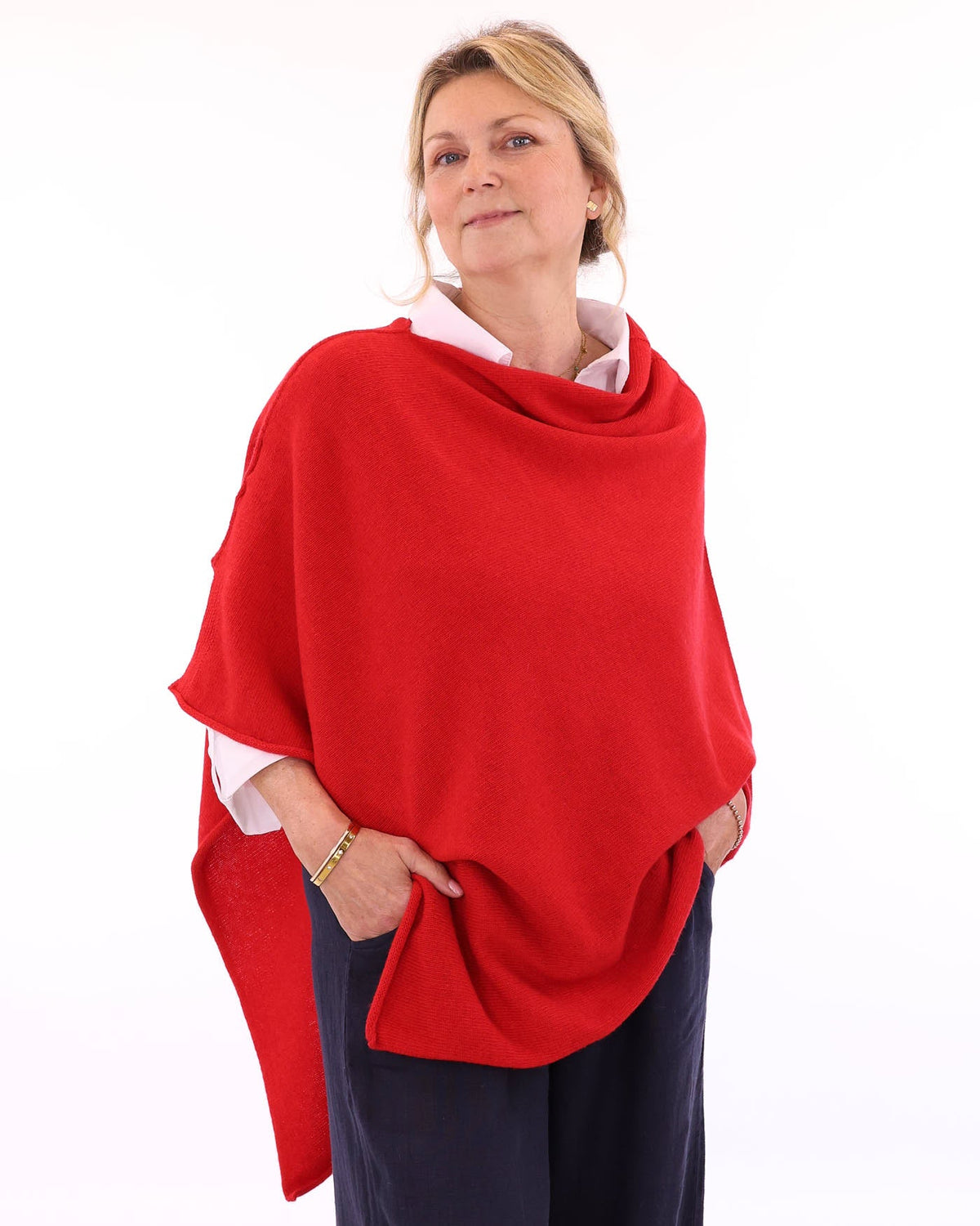 Women's cashmere blend poncho in bright red, made in Italy