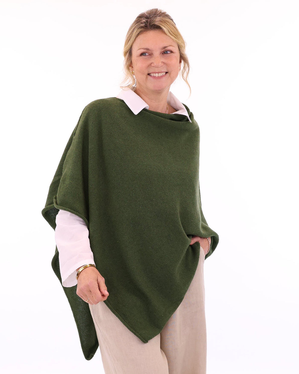Women's cashmere blend poncho in foreat green, made in Italy