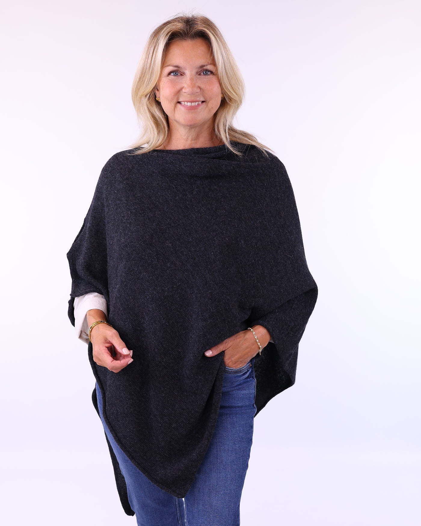 Women's cashmere blend poncho in dark grey, made in Italy