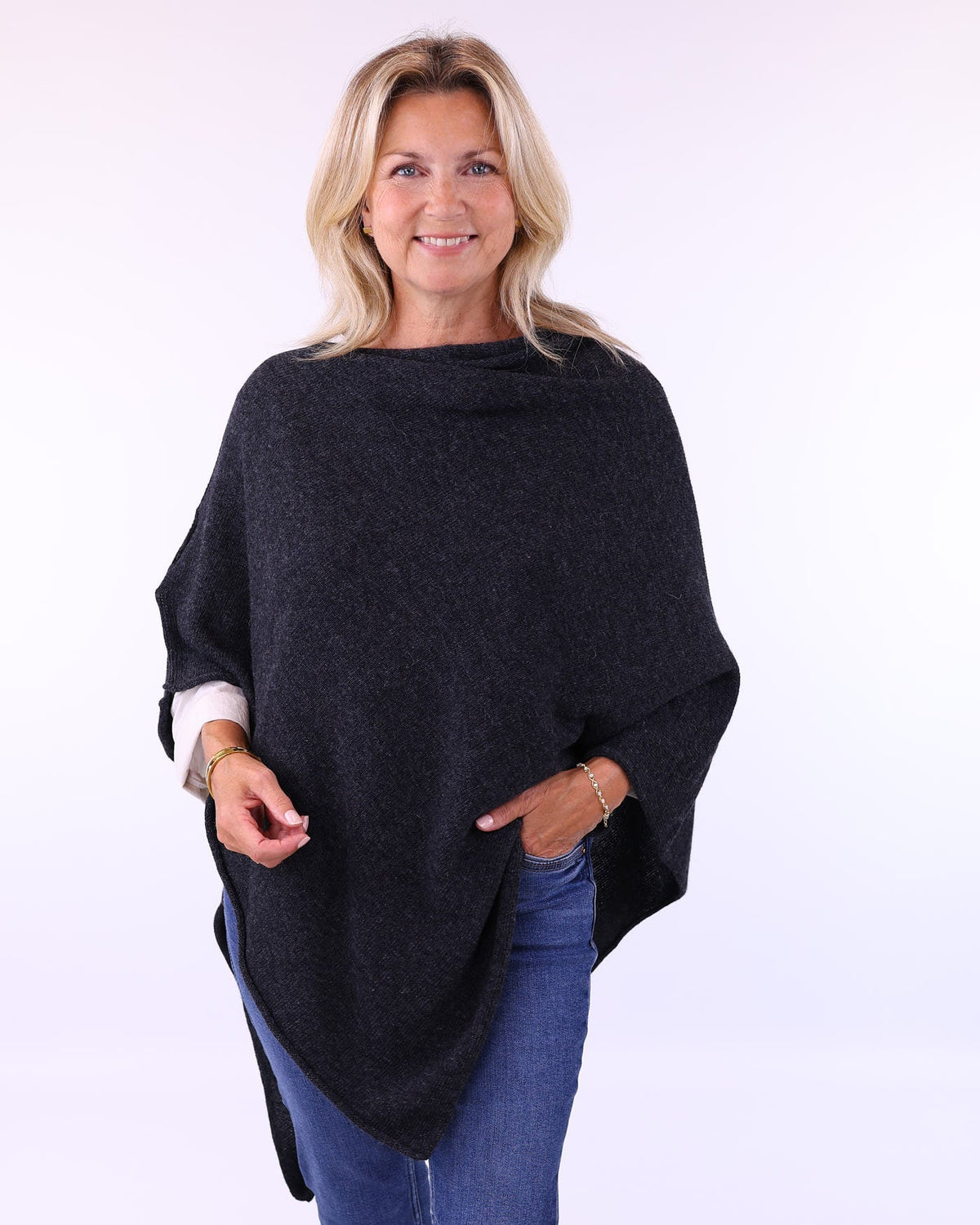 Women's cashmere blend poncho in dark grey, made in Italy