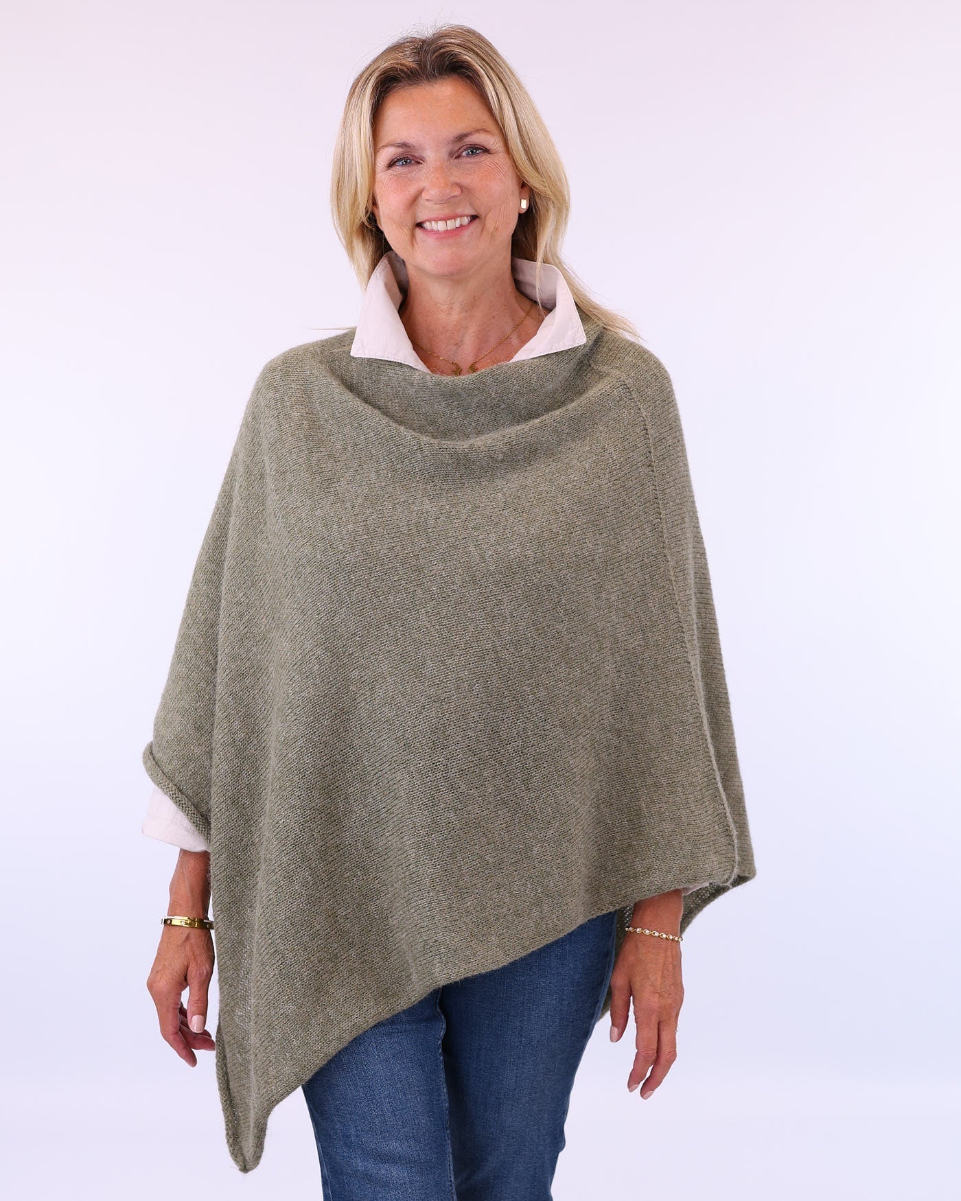 Women's Italian Alpaca Blend Poncho in green, made in Italy