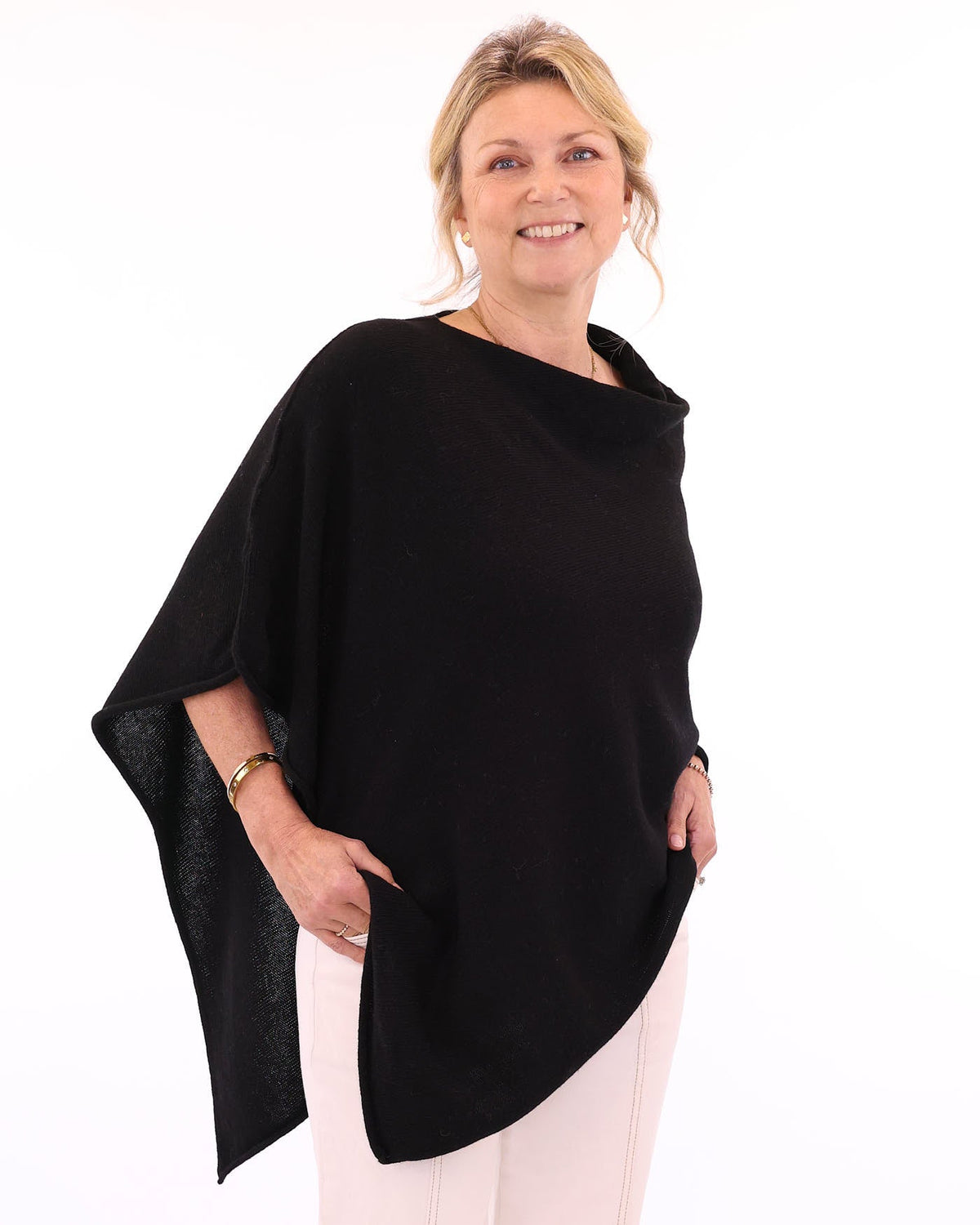 Women's cashmere blend poncho in black, made in Italy